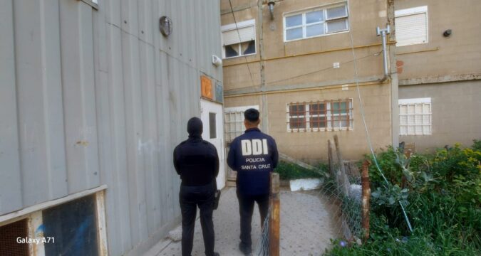 DETIENEN EN EL BARRIO GREGORES A UN RIOJANO QUE ERA BUSCADO POR VENDER MATERIAL PORNOGRÁFICO INFANTIL