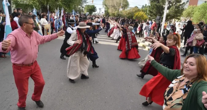 Masivo festejo popular por el día dela tradición