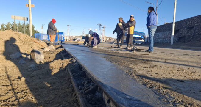 Municipio amplía calzada en el ingreso al barrio 13 de Diciembre