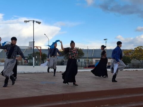 Celebración del Día Nacional del Folklore en el barrio Rotary 23