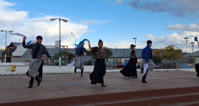 Celebración del Día Nacional del Folklore en el barrio Rotary 23