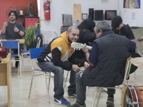 El CIJ 3 de Febrero realizó clases abiertas gratuitas de música para jóvenes
