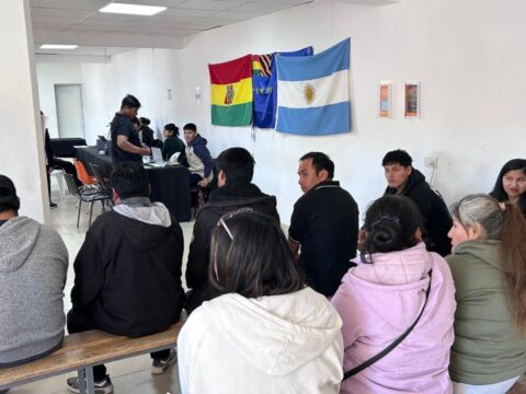 Exitoso paso del Consulado Móvil en Caleta Olivia